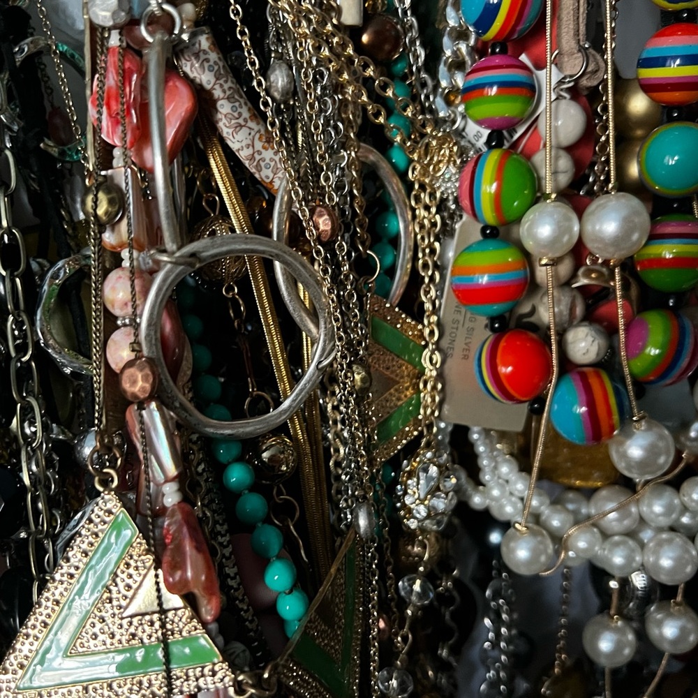 3Lbs of Necklaces Vintage to now . All wearable. ‼️A few bundles available ‼️ - Picture 7 of 11